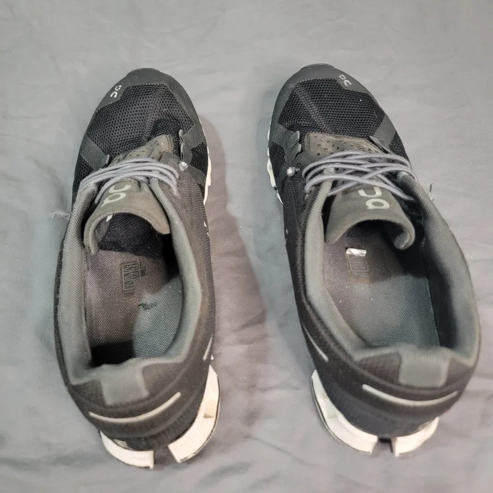 On Cloud 5 Women's Size 9 Black Athletic Running Shoes‎ Sneakers Comfort